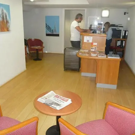 Aerel Aeroport 2* בלנאק